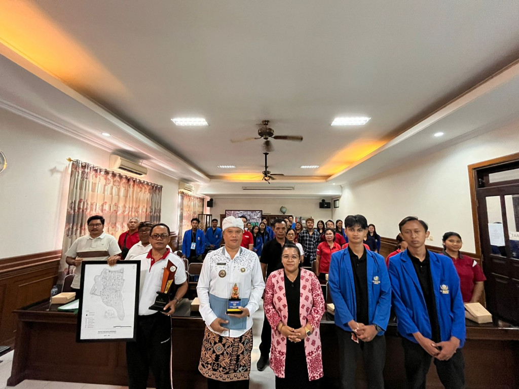 Penutupan KKN-PMM Reguler Universitas Warmadewa di Desa Abiansemal Dauh Yeh Cani Berlangsung Sukses